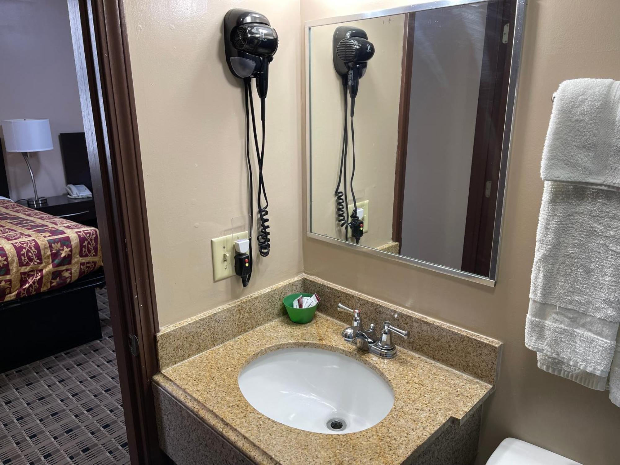 Economy Inn & Suites 애슈터뷸라 외부 사진